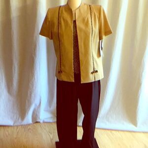 3 piece lightweight suit in size 10 by MISS DORBY